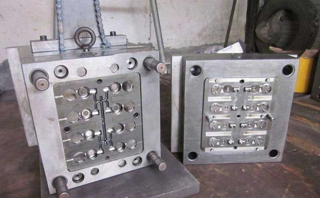 Chemically bonded steel powder casting cavity mold