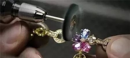 electroplating-process-of-precious-metal-jewelry